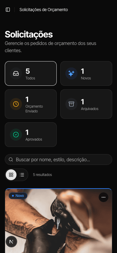 Painel de solicitações de orçamento aberto no celular